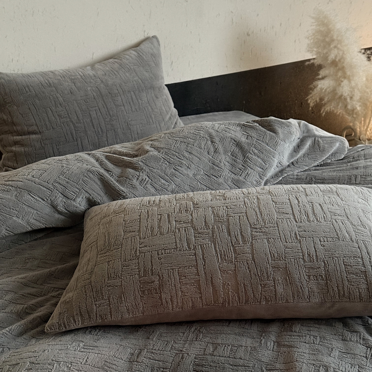 91家纺网 家纺一手货源 找家纺 （总）鹿班家居 2025新款冬季高克重牛奶绒立体雕花系列四件套-罗马假日（标准会员-10元）