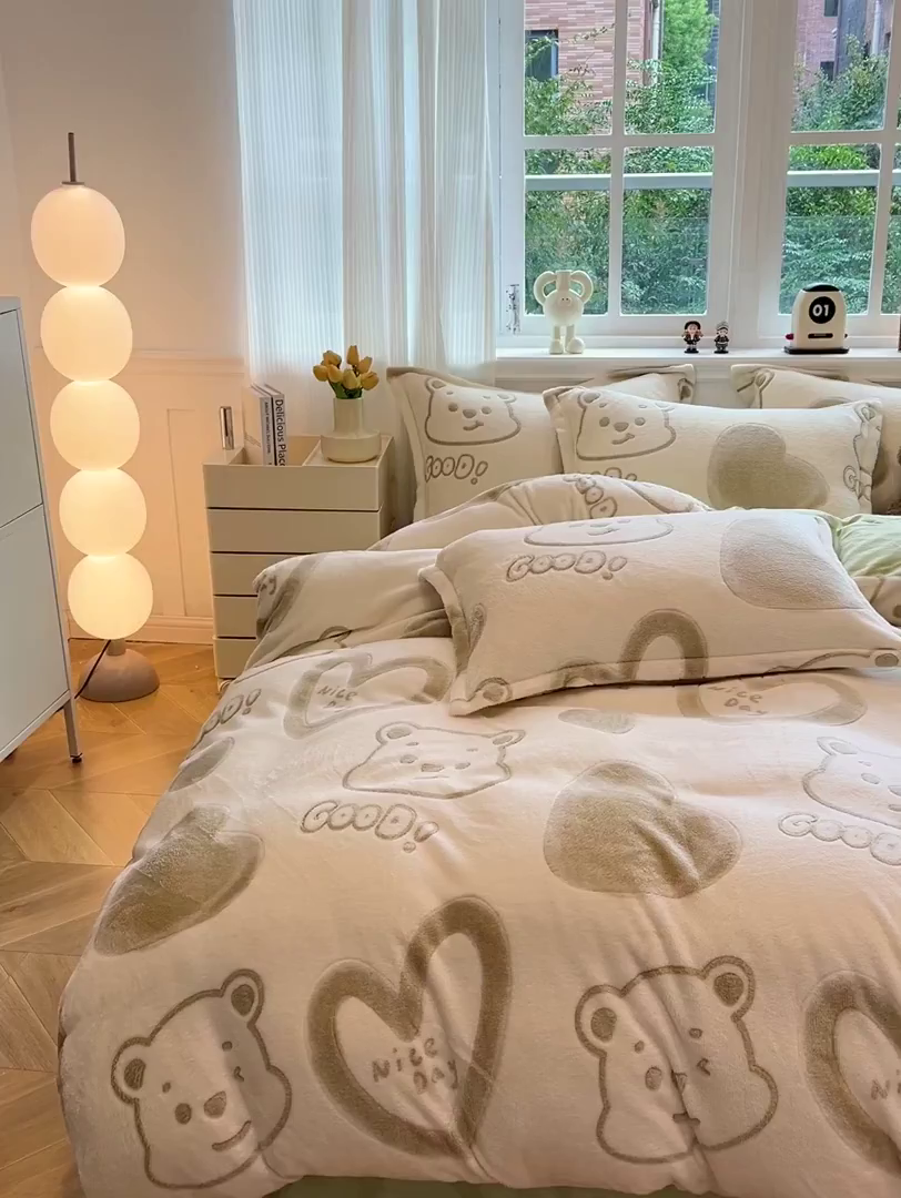 91家纺网 家纺一手货源 找家纺 韩巢家纺 2025新款高克重雪花绒牛奶绒四件套 爱心熊（绿）