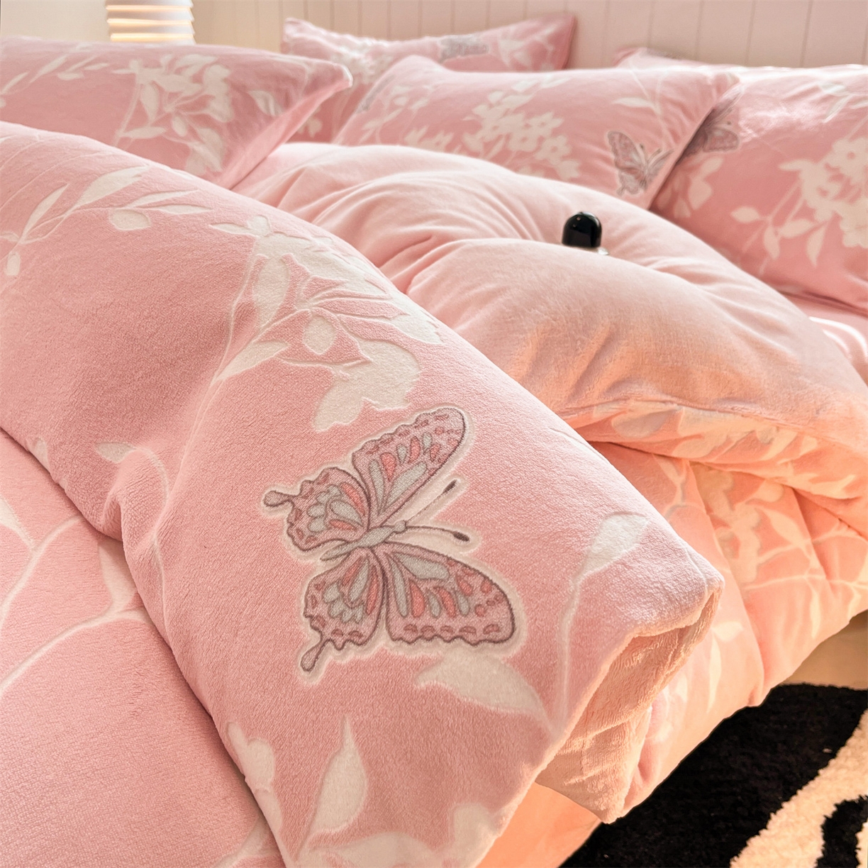 91家纺网 家纺一手货源 找家纺 （总）优迈 2025新款牛奶绒雕花四件套