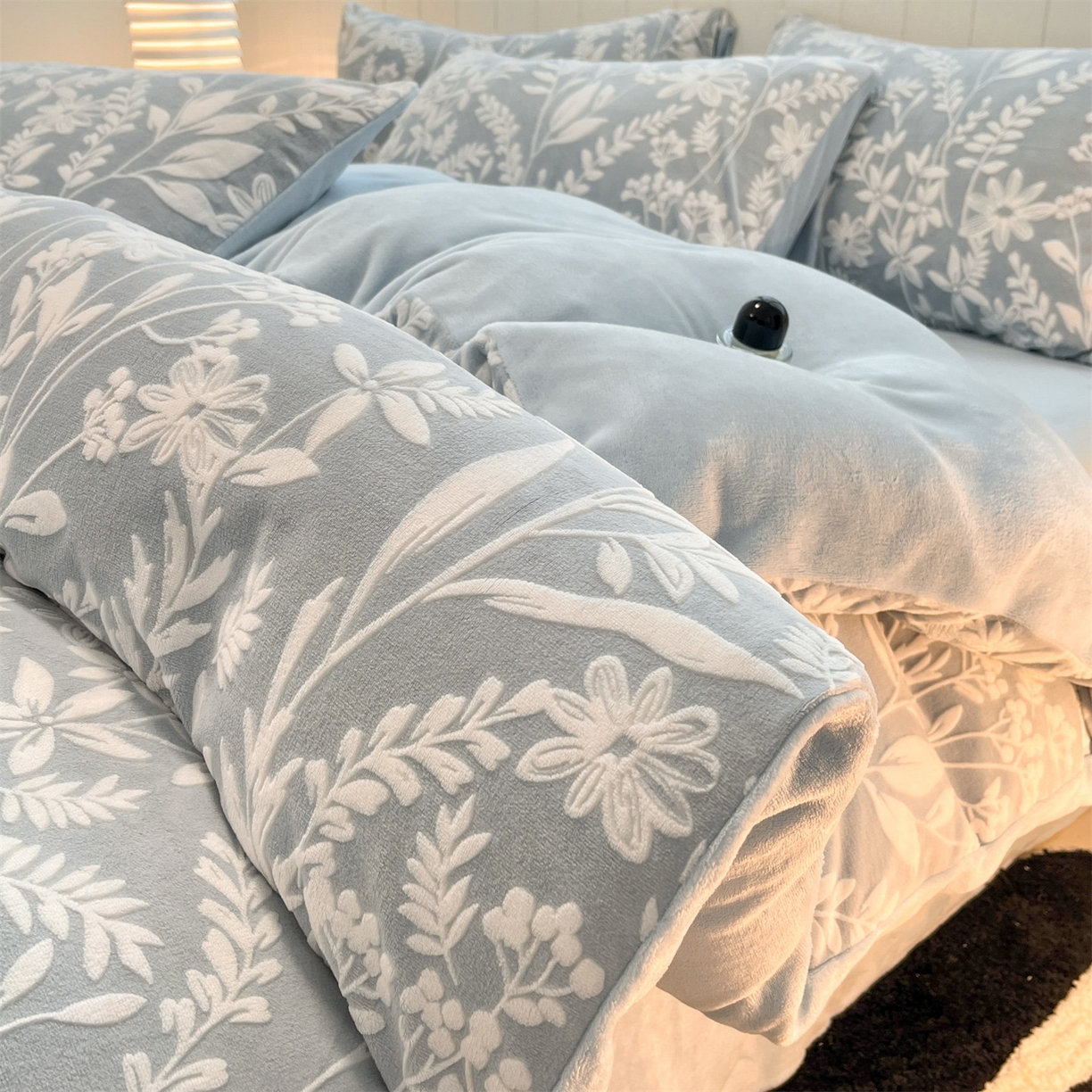 91家纺网 家纺一手货源 找家纺 （总）优迈 2025新款牛奶绒雕花四件套