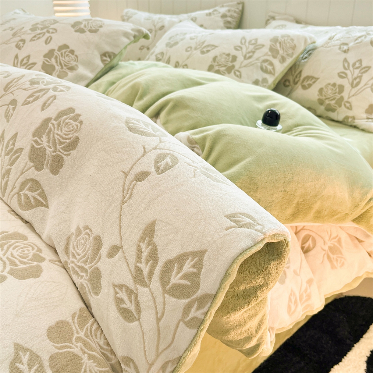 91家纺网 家纺一手货源 找家纺 优迈 2025新款牛奶绒雕花四件套 青枝雅韵