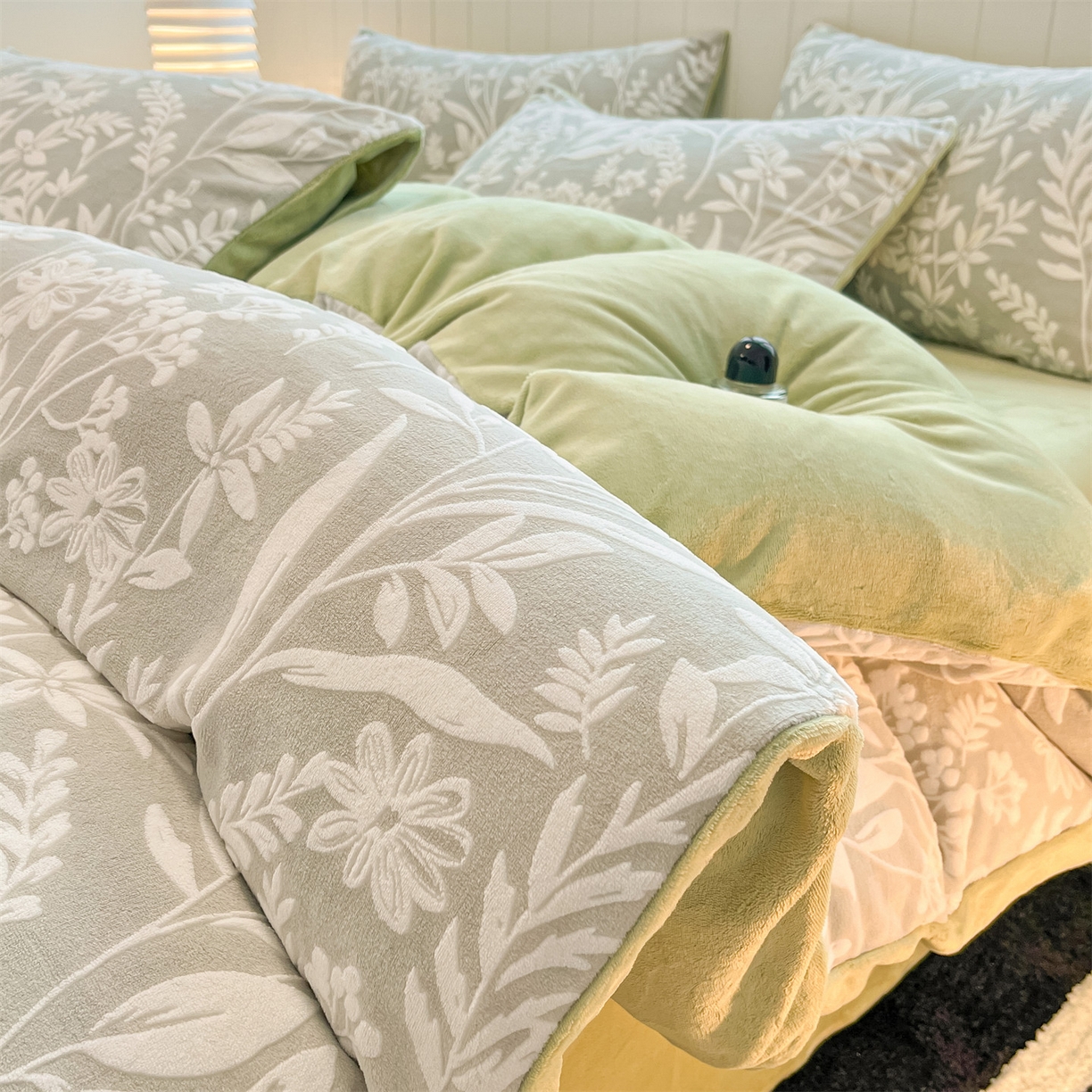 91家纺网 家纺一手货源 找家纺 （总）优迈 2025新款牛奶绒雕花四件套