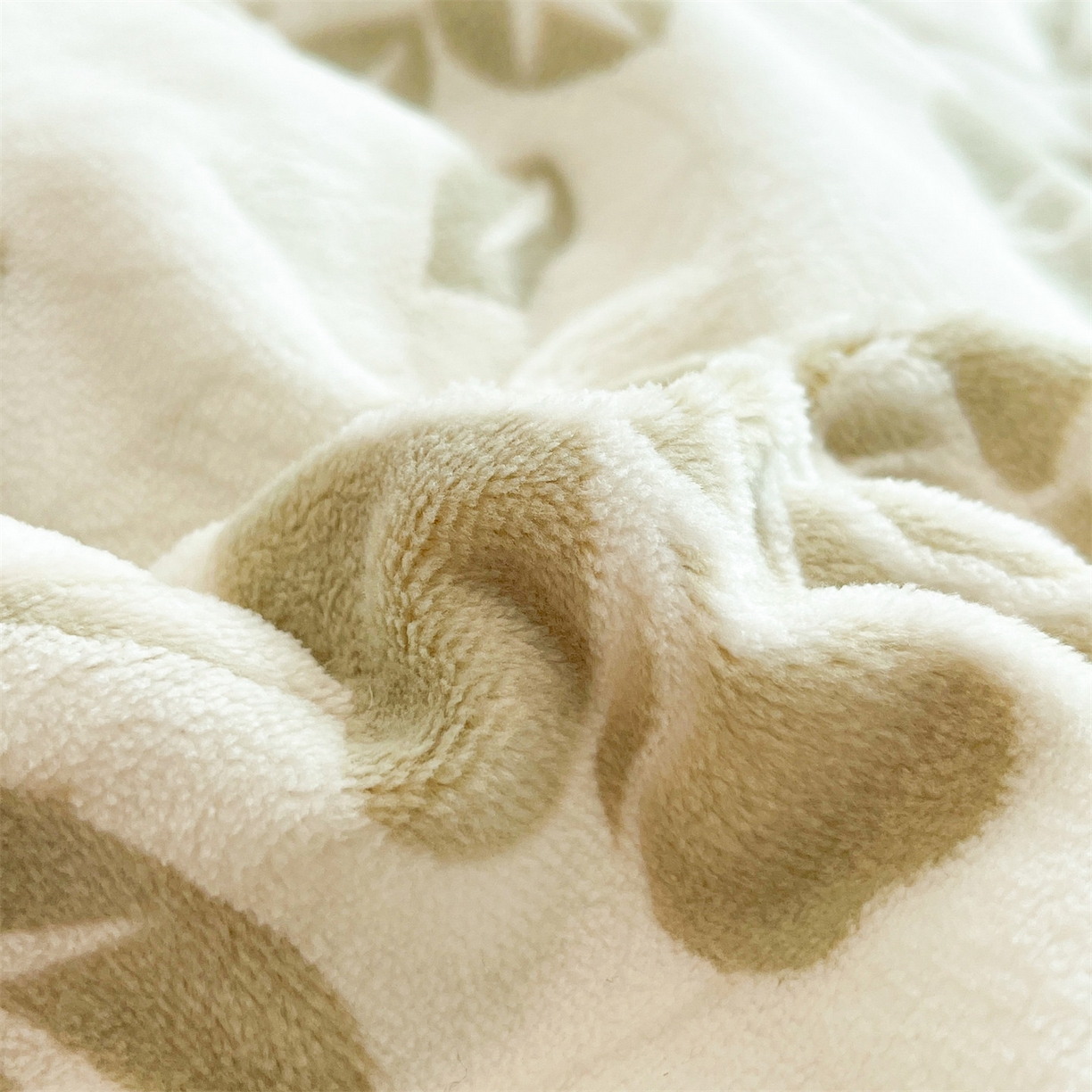 91家纺网 家纺一手货源 找家纺 优迈 2025新款牛奶绒雕花四件套 青枝雅韵