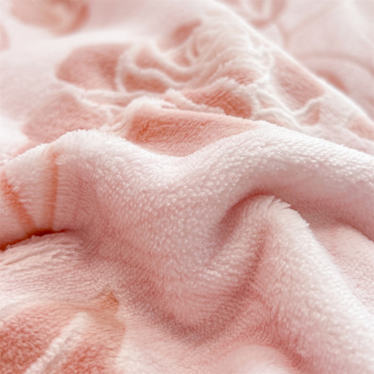 91家纺网 家纺一手货源 找家纺 优迈 2025新款牛奶绒雕花四件套 粉漾玫瑰