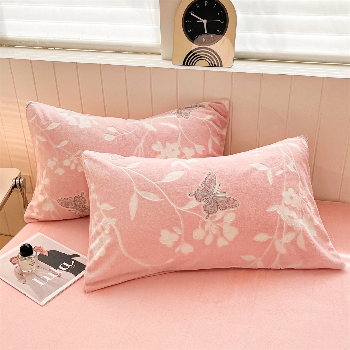 91家纺网 家纺一手货源 找家纺 优迈 2025新款牛奶绒雕花四件套 蝶舞花踪