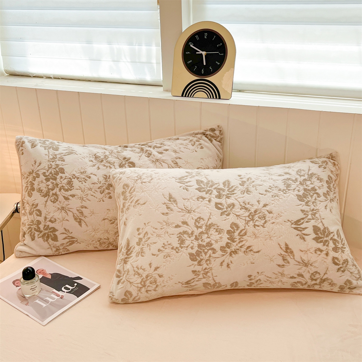 91家纺网 家纺一手货源 找家纺 优迈 2025新款牛奶绒雕花四件套 浅棕花叙