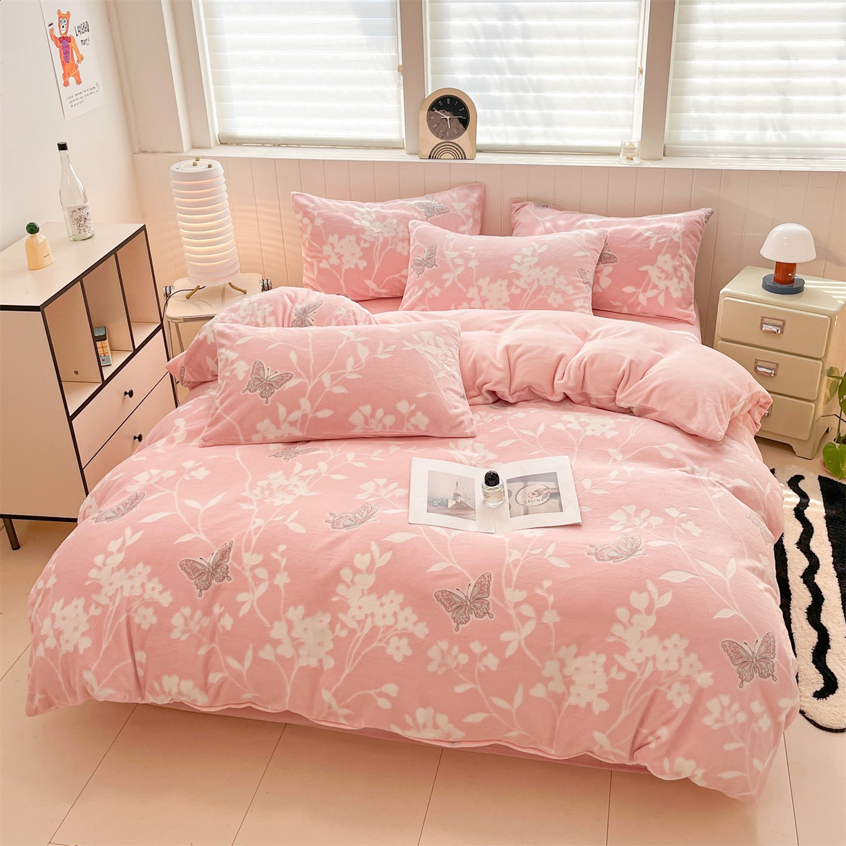 91家纺网 家纺一手货源 找家纺 优迈 2025新款牛奶绒雕花四件套 蝶舞花踪