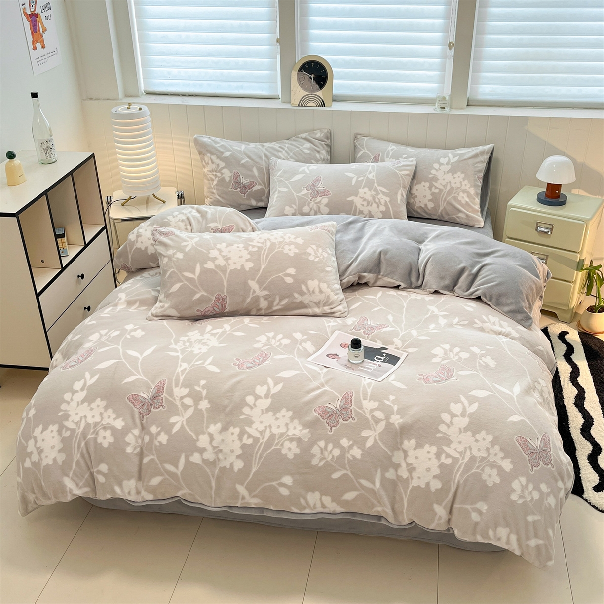 91家纺网 家纺一手货源 找家纺 优迈 2025新款牛奶绒雕花四件套 蝶栖花影