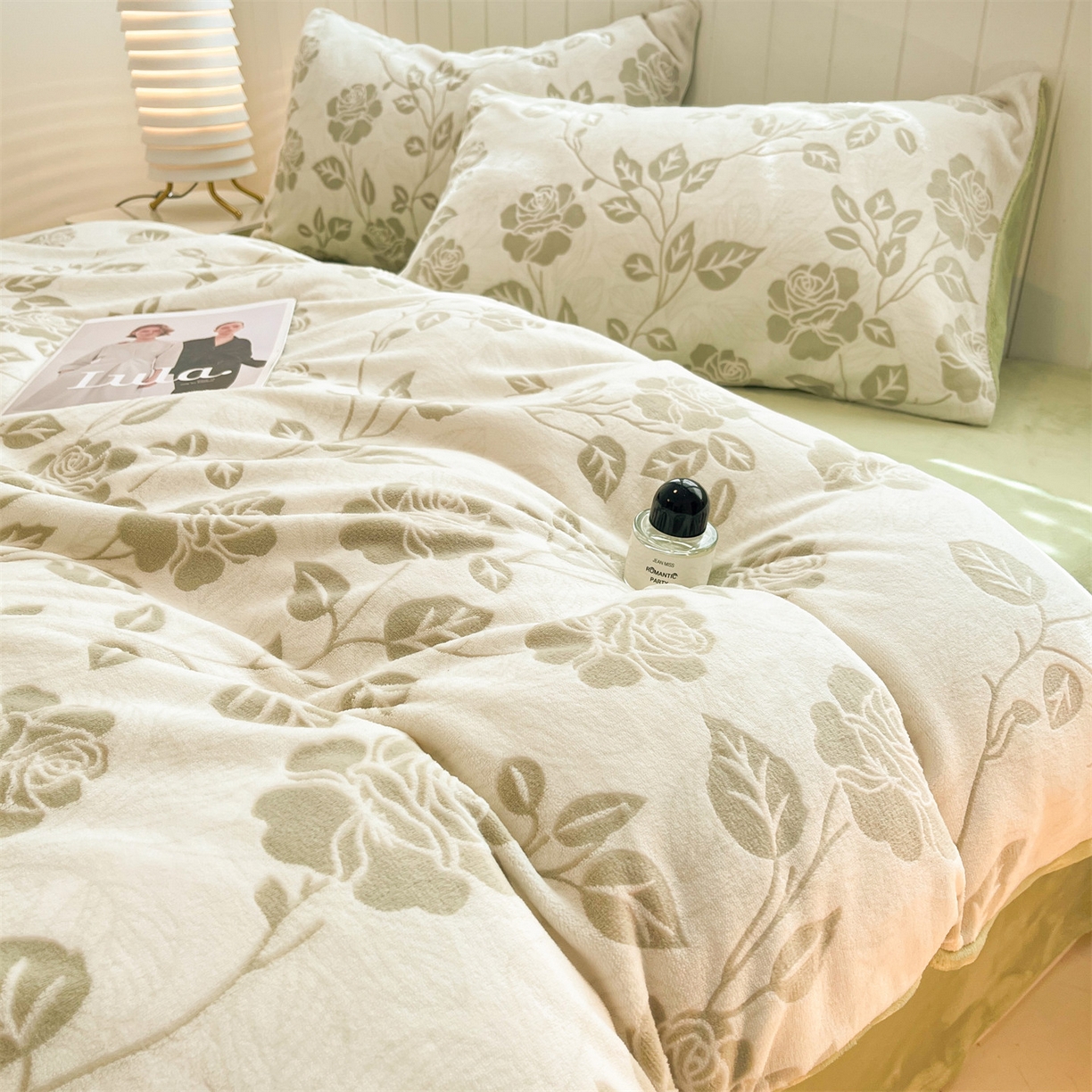 91家纺网 家纺一手货源 找家纺 优迈 2025新款牛奶绒雕花四件套 青枝雅韵