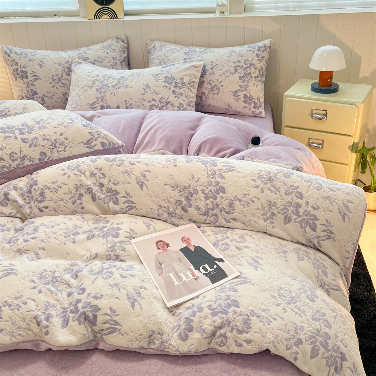 91家纺网 家纺一手货源 找家纺 优迈 2025新款牛奶绒雕花四件套 紫韵花笺