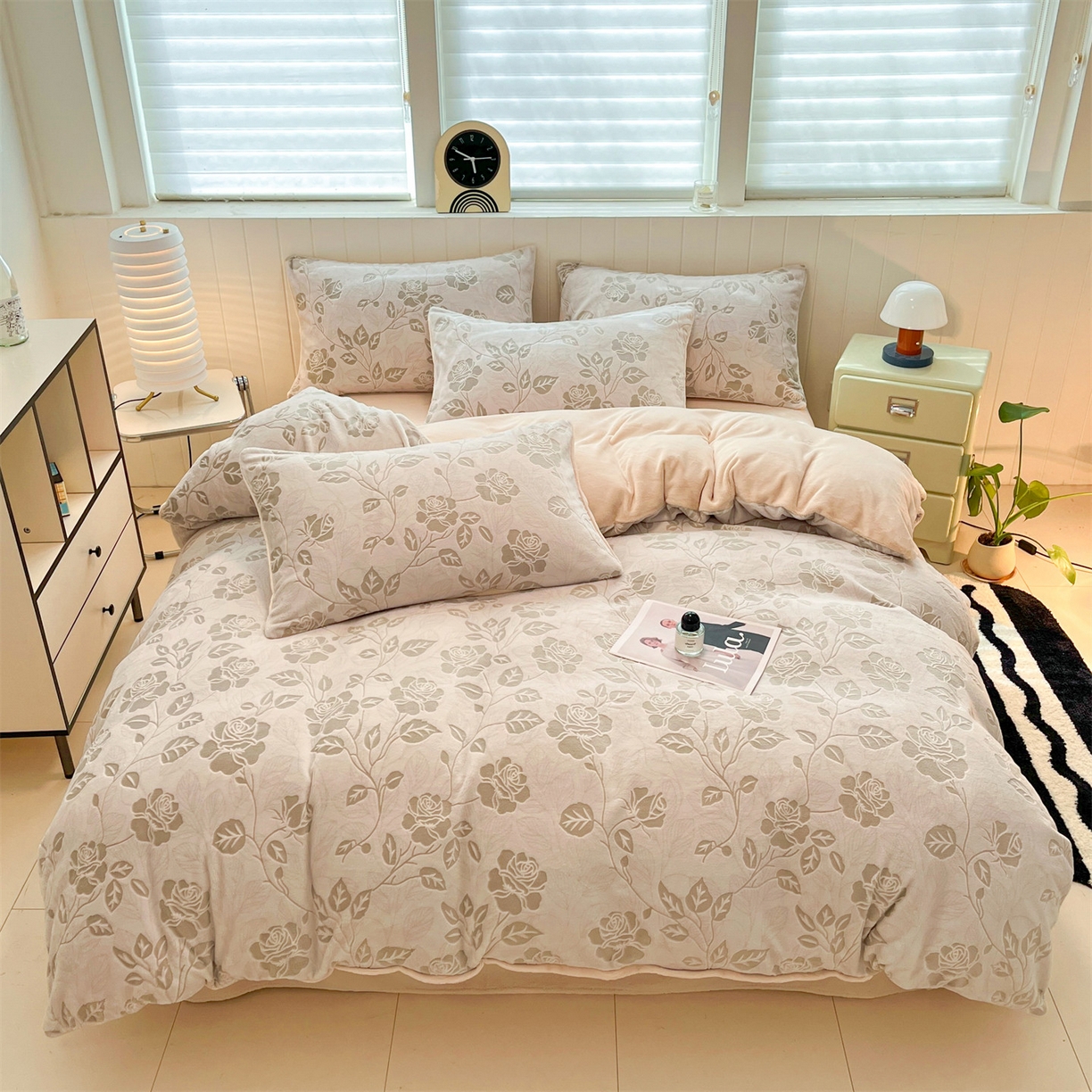 91家纺网 家纺一手货源 找家纺 优迈 2025新款牛奶绒雕花四件套 浅棕花漾