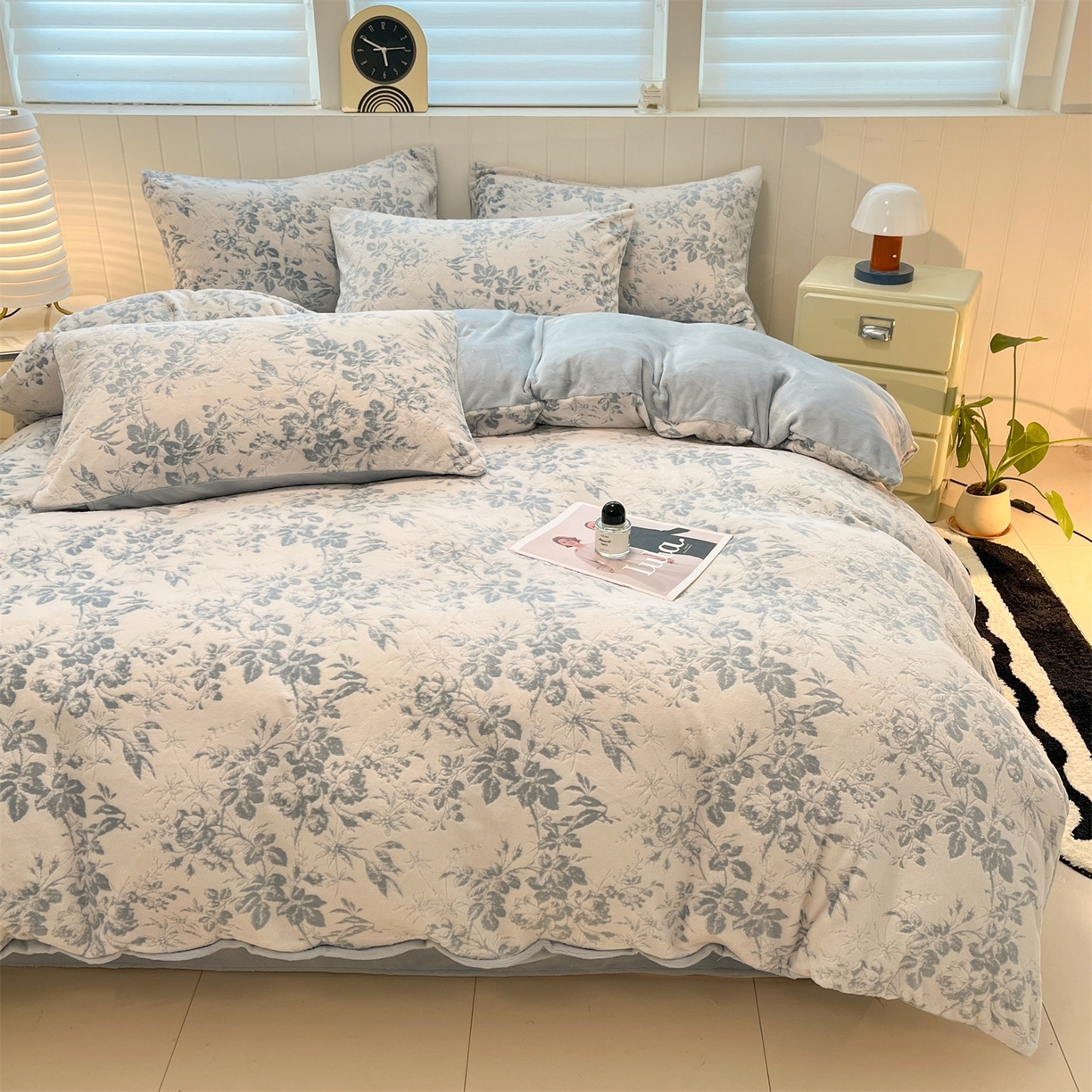 91家纺网 家纺一手货源 找家纺 优迈 2025新款牛奶绒雕花四件套 蓝蔓花叙