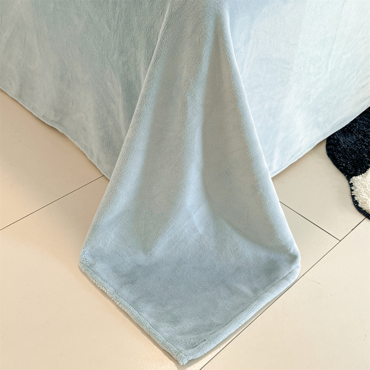 91家纺网 家纺一手货源 找家纺 优迈 2025新款牛奶绒雕花四件套 蝶语蓝韵