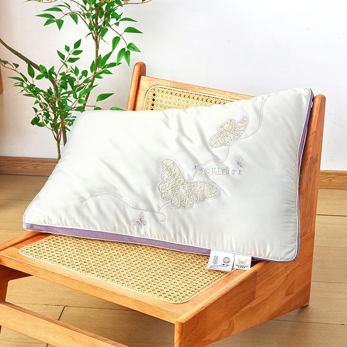 91家纺网 家纺一手货源 找家纺 （总）仁宇枕业 2025新款新品 精美刺绣蝴蝶蚕丝蛋白舒适枕头枕芯