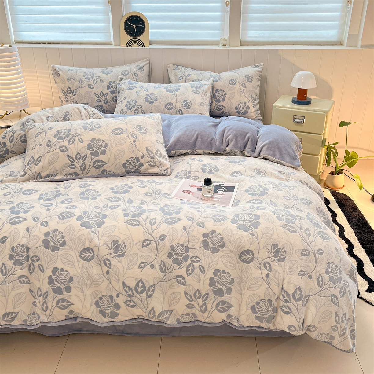 91家纺网 家纺一手货源 找家纺 优迈 2025新款牛奶绒雕花四件套 蓝玫漫语