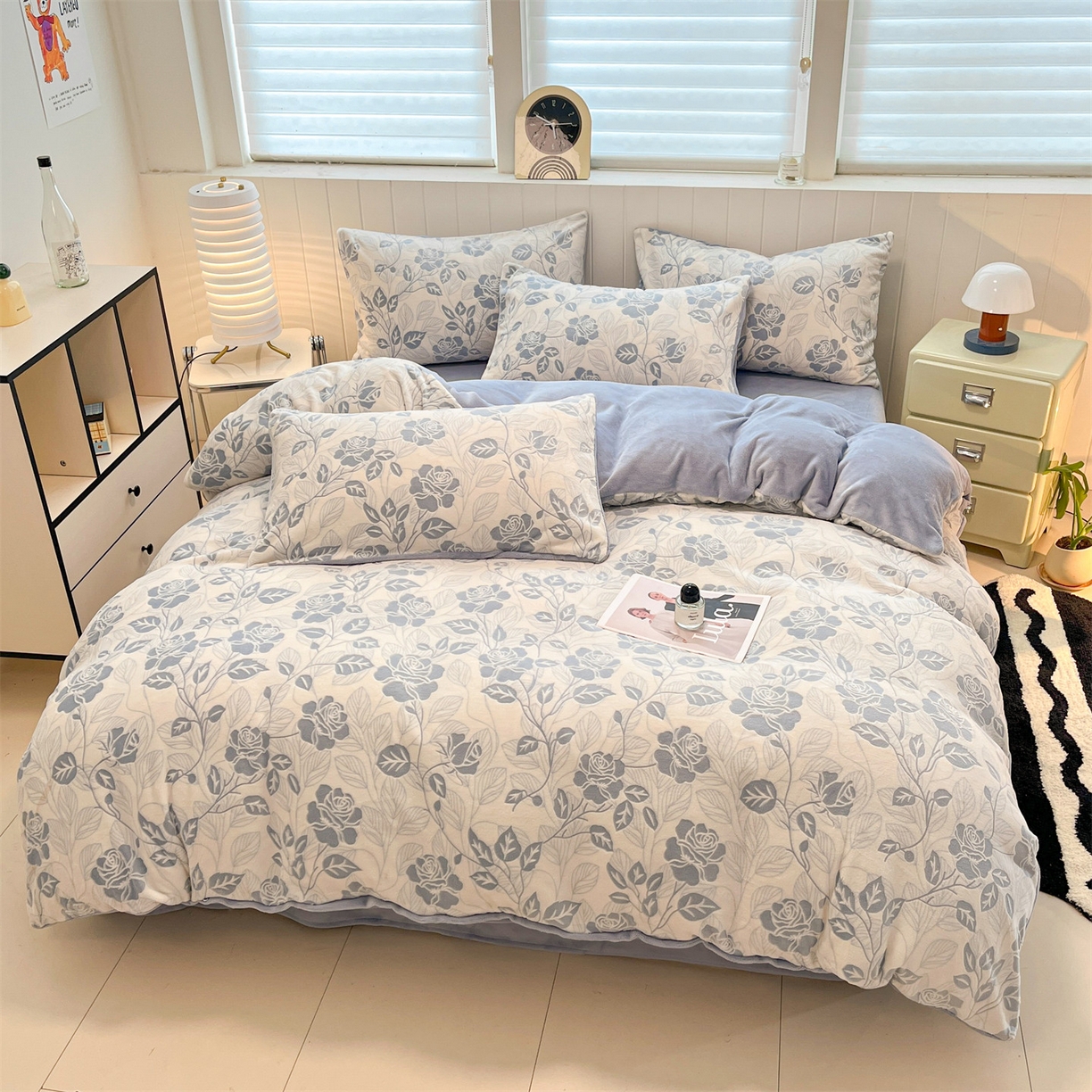 91家纺网 家纺一手货源 找家纺 优迈 2025新款牛奶绒雕花四件套 蓝玫漫语