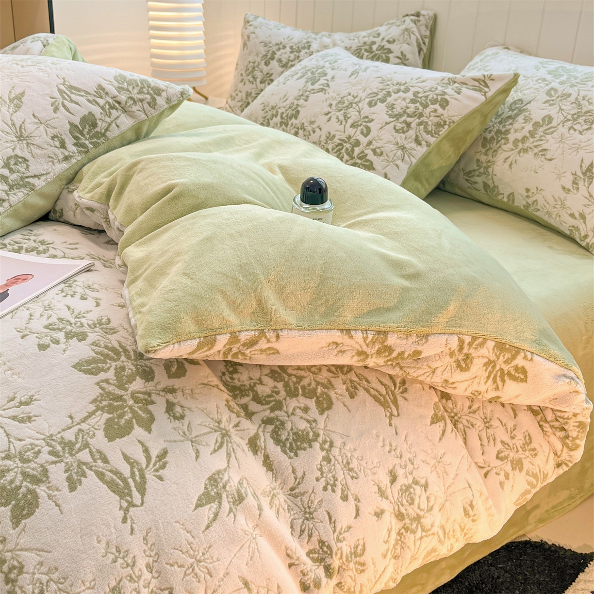 91家纺网 家纺一手货源 找家纺 优迈 2025新款牛奶绒雕花四件套 青芜花意