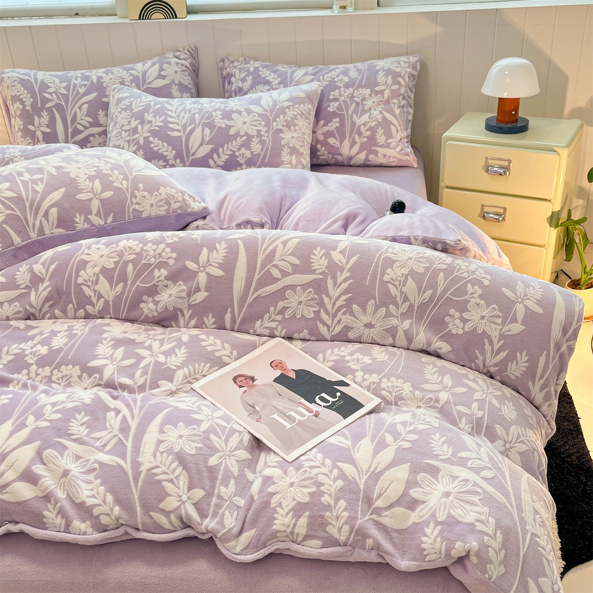 91家纺网 家纺一手货源 找家纺 优迈 2025新款牛奶绒雕花四件套 紫蔓花影