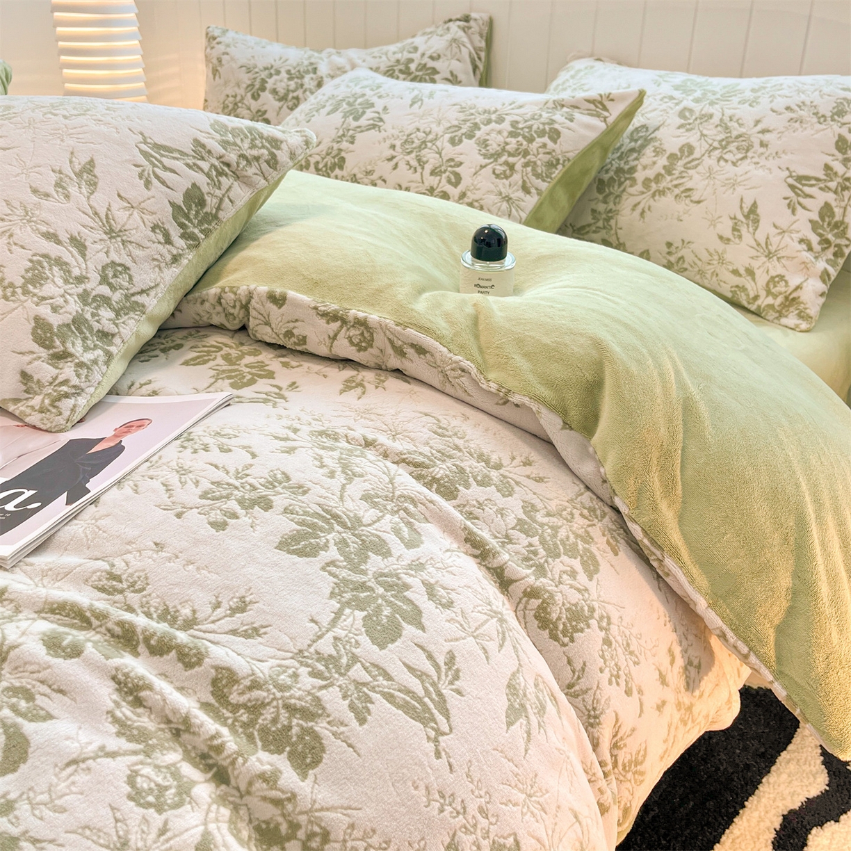 91家纺网 家纺一手货源 找家纺 优迈 2025新款牛奶绒雕花四件套 青芜花意