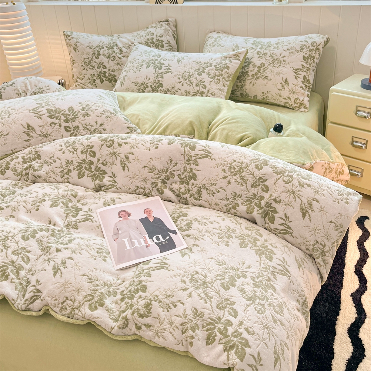 91家纺网 家纺一手货源 找家纺 优迈 2025新款牛奶绒雕花四件套 青芜花意