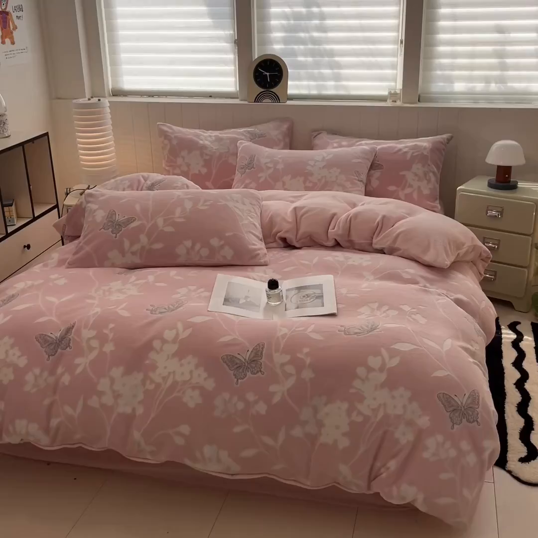 91家纺网 家纺一手货源 找家纺 优迈 2025新款牛奶绒雕花四件套 蝶舞花踪