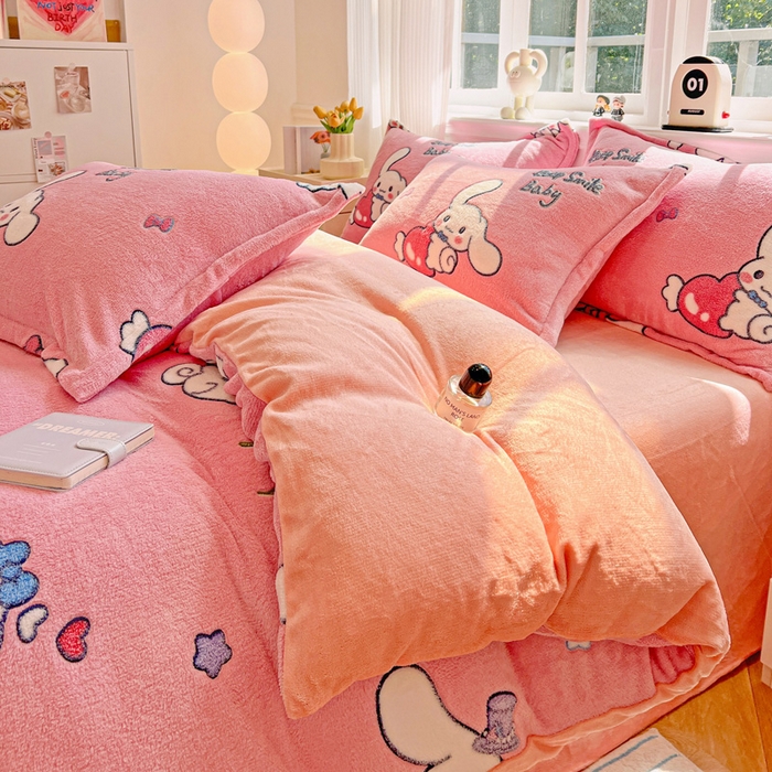 91家纺网 家纺一手货源 找家纺 韩巢家纺 2025新款高克重雪花绒牛奶绒四件套 大耳朵兔