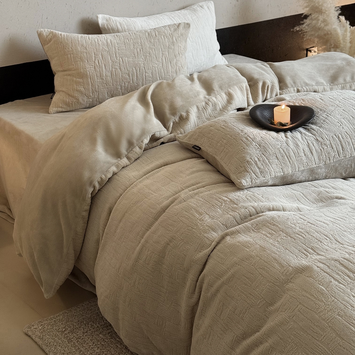 鹿班家居 2025新款冬季高克重牛奶绒立体雕花系列四件套-罗马假日（标准会员-10元） 罗马假日-米咖