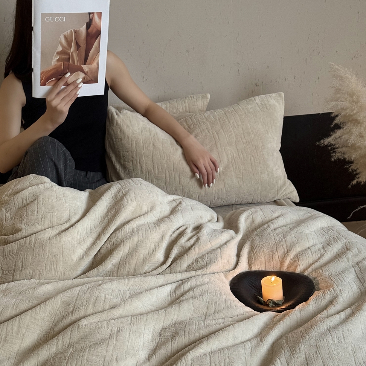 91家纺网 家纺一手货源 找家纺 鹿班家居 2025新款冬季高克重牛奶绒立体雕花系列四件套-罗马假日（标准会员-10元） 罗马假日-米咖