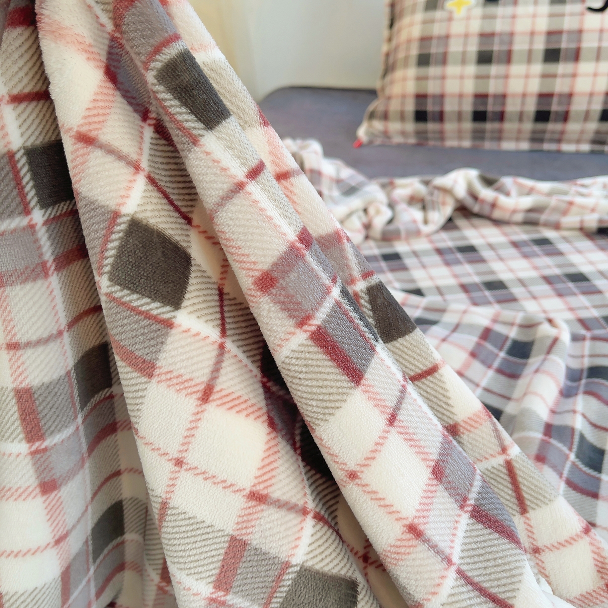 91家纺网 家纺一手货源 找家纺 炫拼家纺 2025新款高克重牛奶绒毛巾绣卡通四件套-可孚系列 可孚-咖啡猫