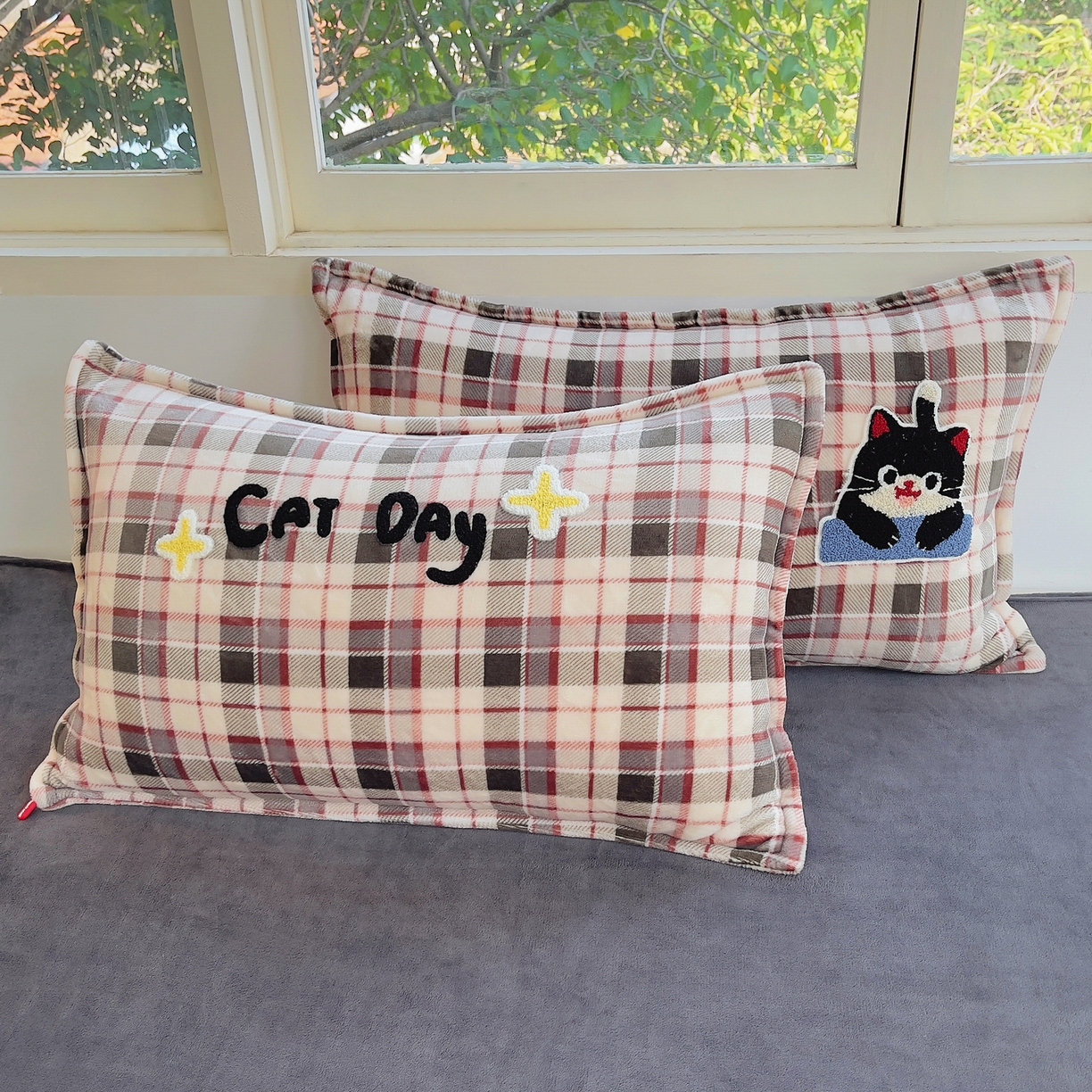 91家纺网 家纺一手货源 找家纺 炫拼家纺 2025新款高克重牛奶绒毛巾绣卡通四件套-可孚系列 可孚-咖啡猫