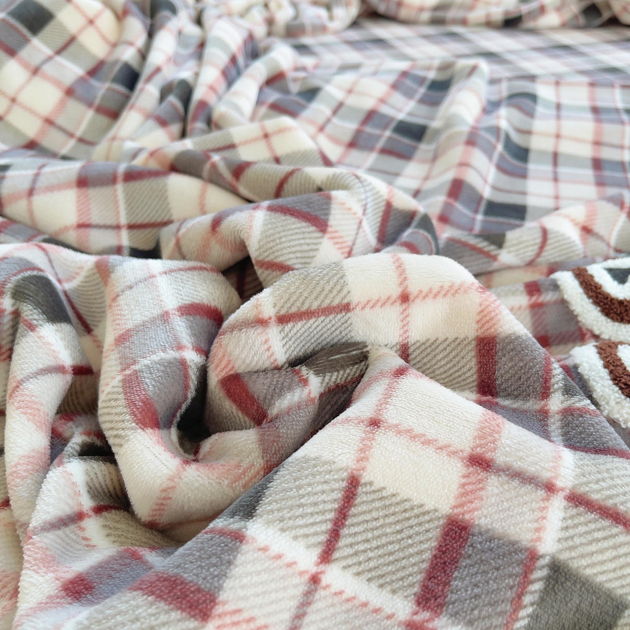 91家纺网 家纺一手货源 找家纺 炫拼家纺 2025新款高克重牛奶绒毛巾绣卡通四件套-可孚系列 可孚-咖啡猫