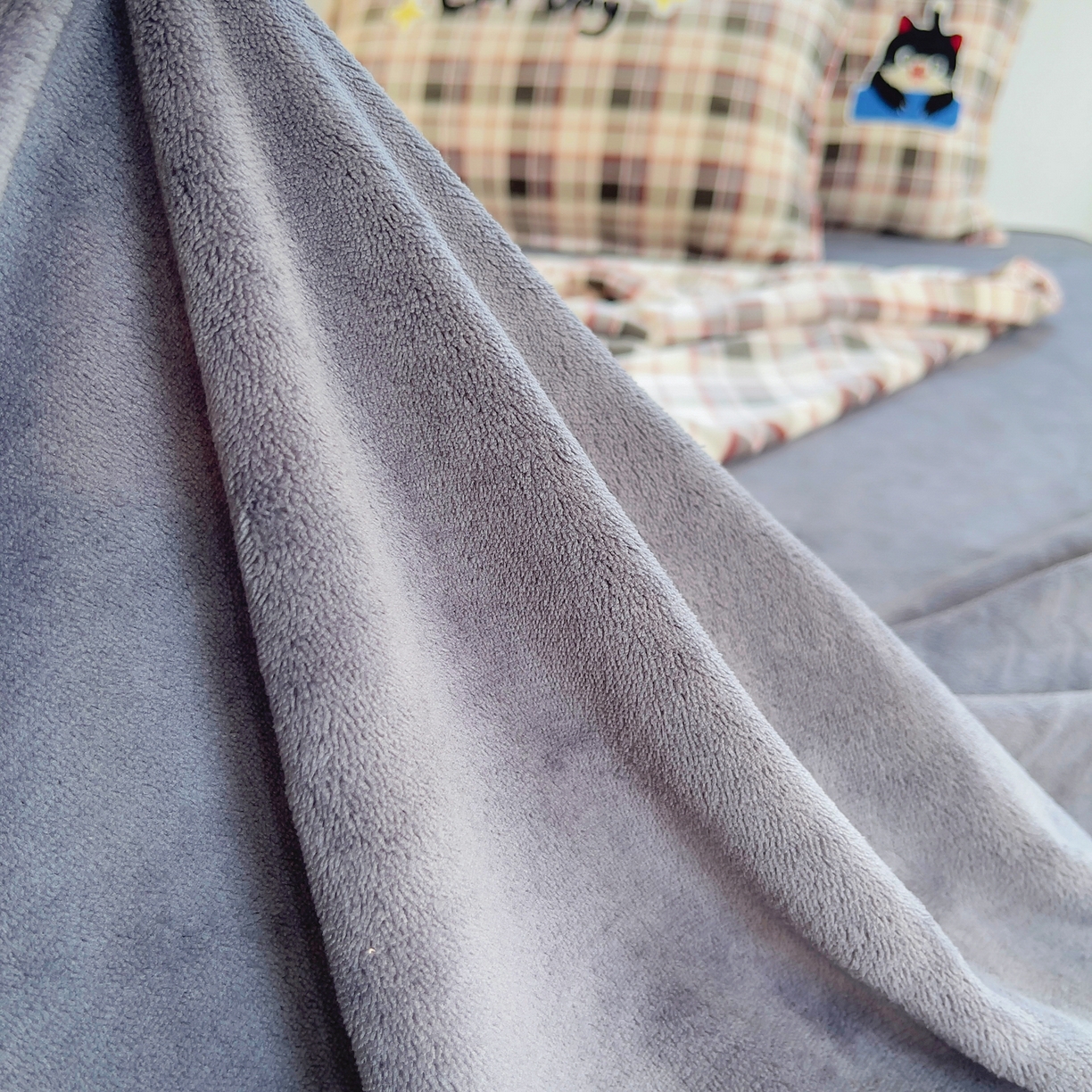 91家纺网 家纺一手货源 找家纺 炫拼家纺 2025新款高克重牛奶绒毛巾绣卡通四件套-可孚系列 可孚-咖啡猫