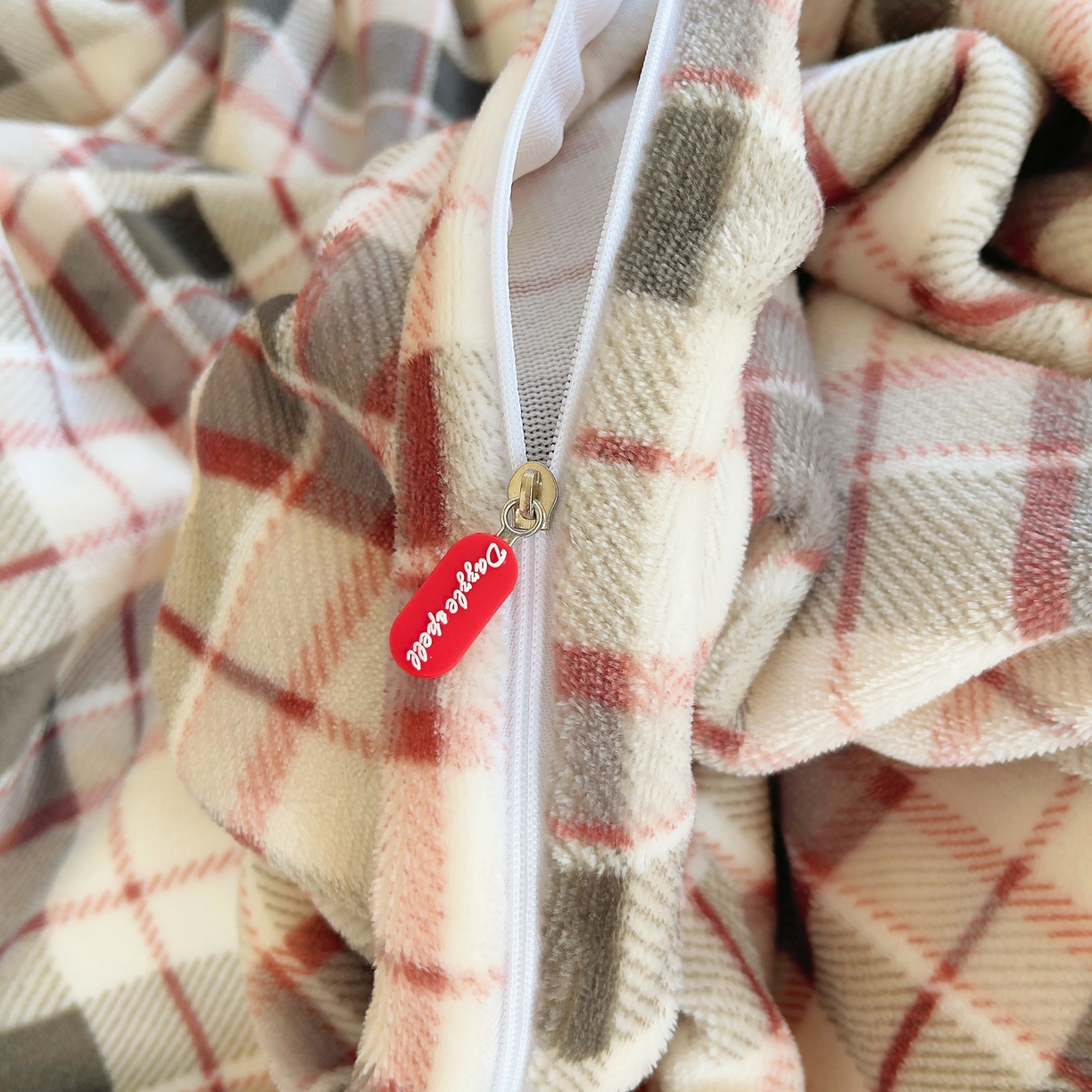 91家纺网 家纺一手货源 找家纺 炫拼家纺 2025新款高克重牛奶绒毛巾绣卡通四件套-可孚系列 可孚-咖啡猫