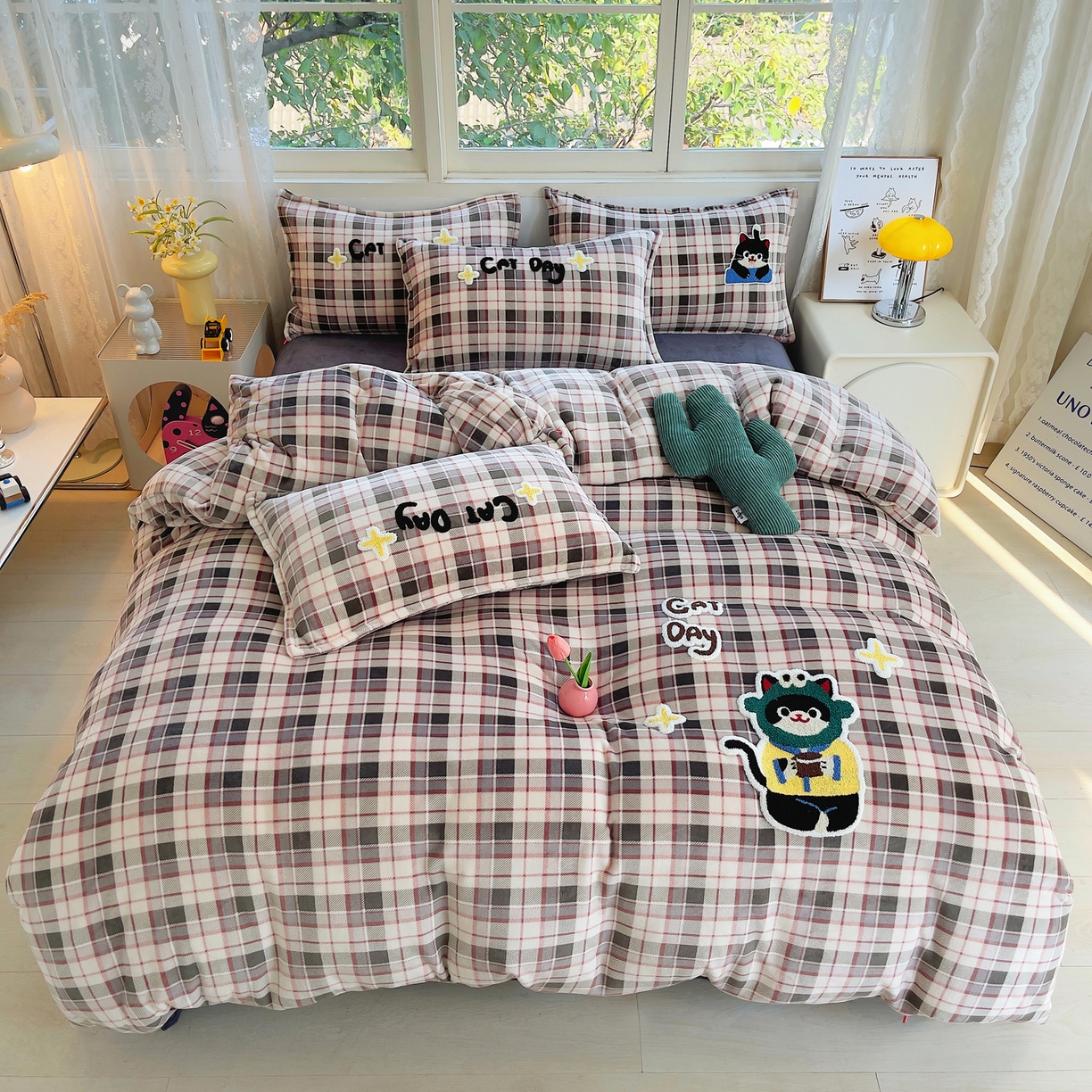 91家纺网 家纺一手货源 找家纺 炫拼家纺 2025新款高克重牛奶绒毛巾绣卡通四件套-可孚系列 可孚-咖啡猫