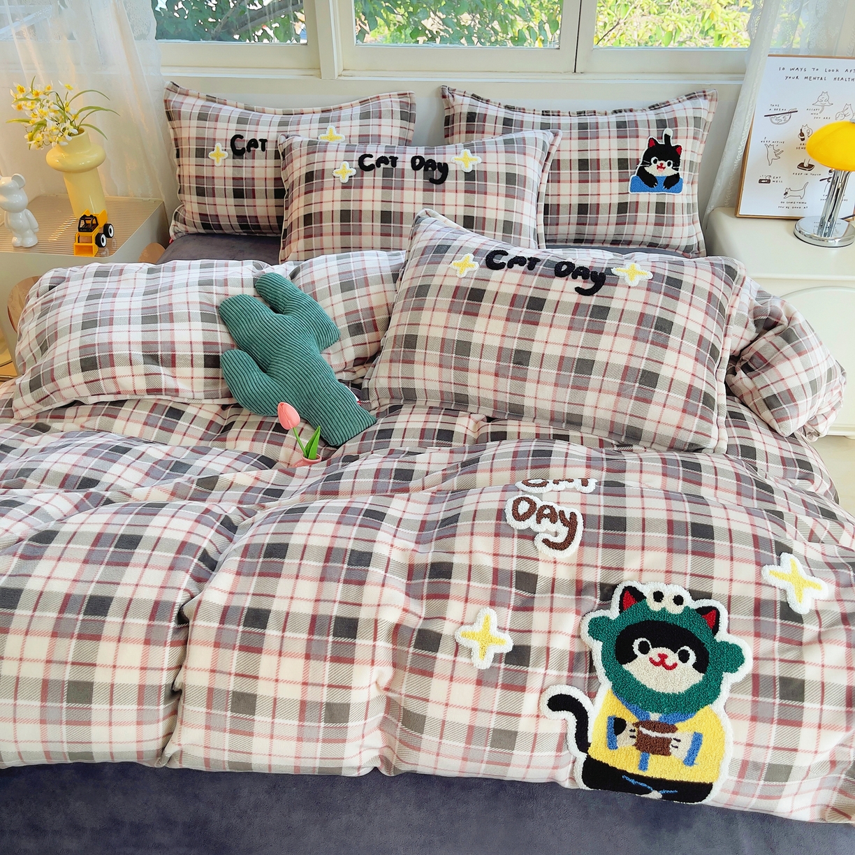 91家纺网 家纺一手货源 找家纺 炫拼家纺 2025新款高克重牛奶绒毛巾绣卡通四件套-可孚系列 可孚-咖啡猫