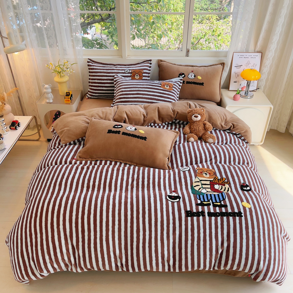 91家纺网 家纺一手货源 找家纺 炫拼家纺 2025新款高克重牛奶绒毛巾绣卡通四件套-可孚系列 可孚-美式熊