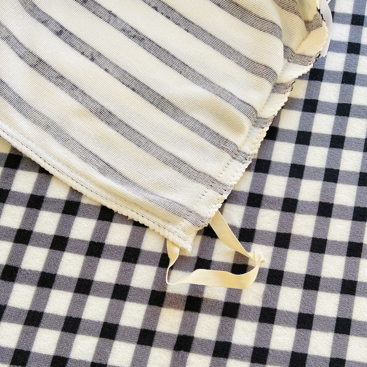 91家纺网 家纺一手货源 找家纺 炫拼家纺 2025新款高克重牛奶绒毛巾绣卡通四件套-可孚系列 可孚-狮王辛巴