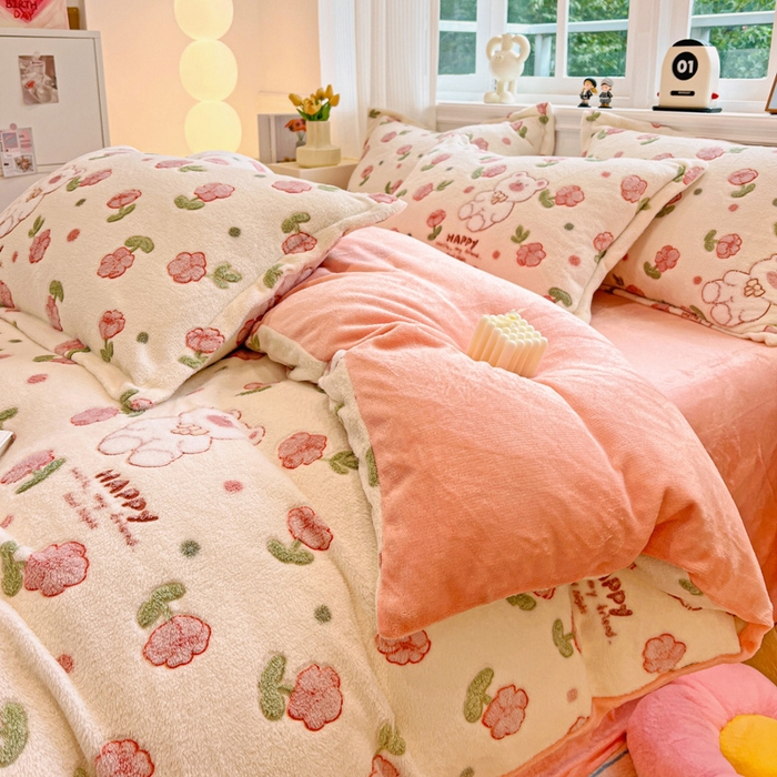 91家纺网 家纺一手货源 找家纺 韩巢家纺 2025新款高克重雪花绒牛奶绒四件套 花花世界