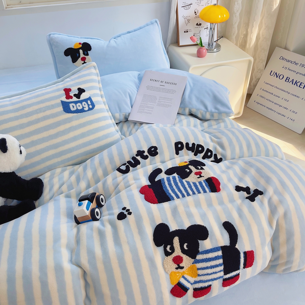 91家纺网 家纺一手货源 找家纺 炫拼家纺 2025新款高克重牛奶绒毛巾绣卡通四件套-可孚系列 可孚-条纹狗