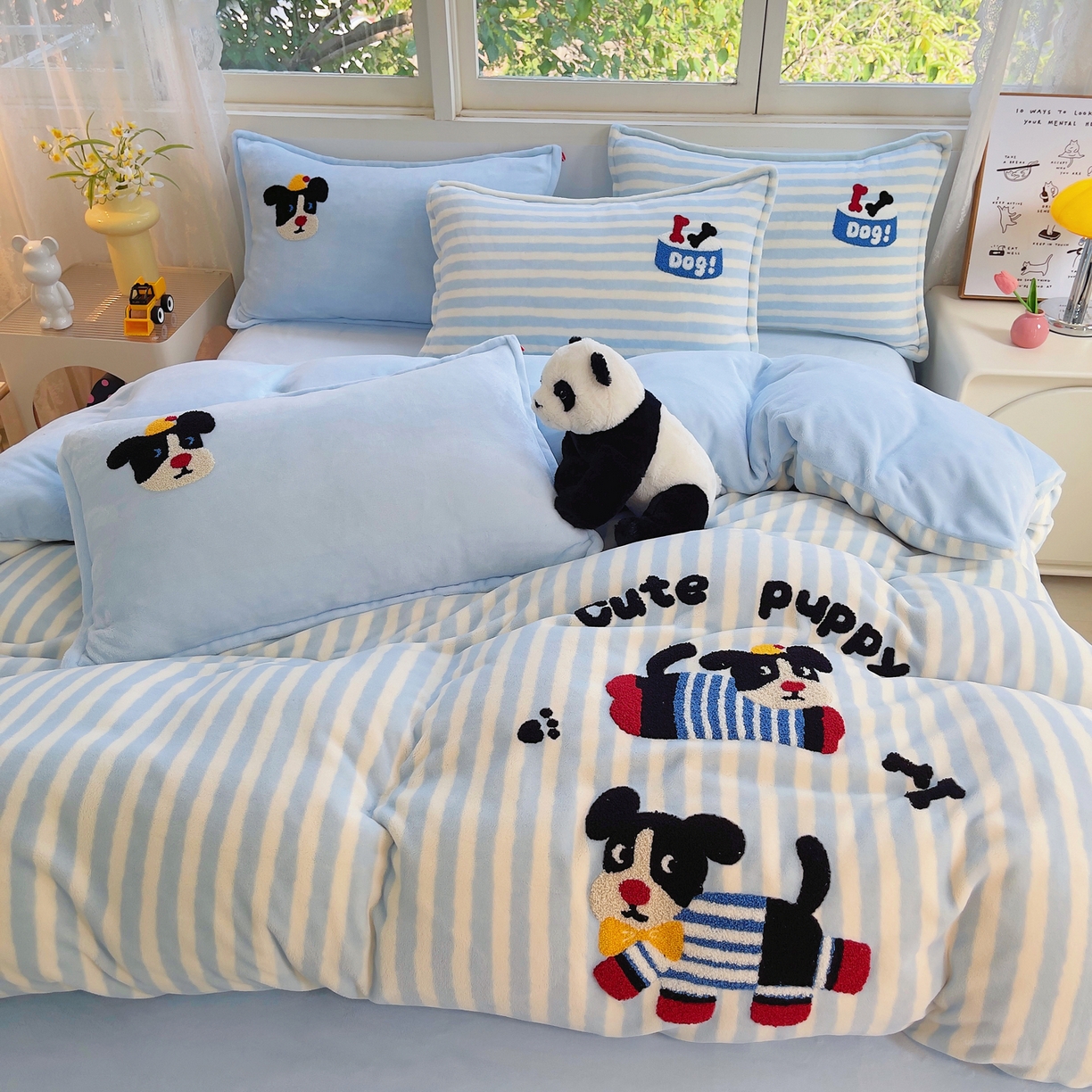 91家纺网 家纺一手货源 找家纺 炫拼家纺 2025新款高克重牛奶绒毛巾绣卡通四件套-可孚系列 可孚-条纹狗