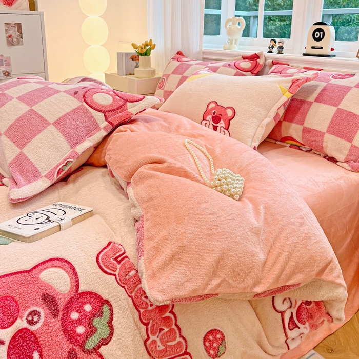 91家纺网 家纺一手货源 找家纺 韩巢家纺 2025新款高克重雪花绒牛奶绒四件套 欢乐小熊