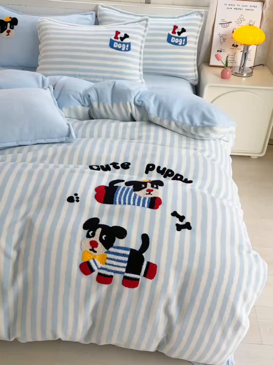 91家纺网 家纺一手货源 找家纺 炫拼家纺 2025新款高克重牛奶绒毛巾绣卡通四件套-可孚系列 可孚-条纹狗