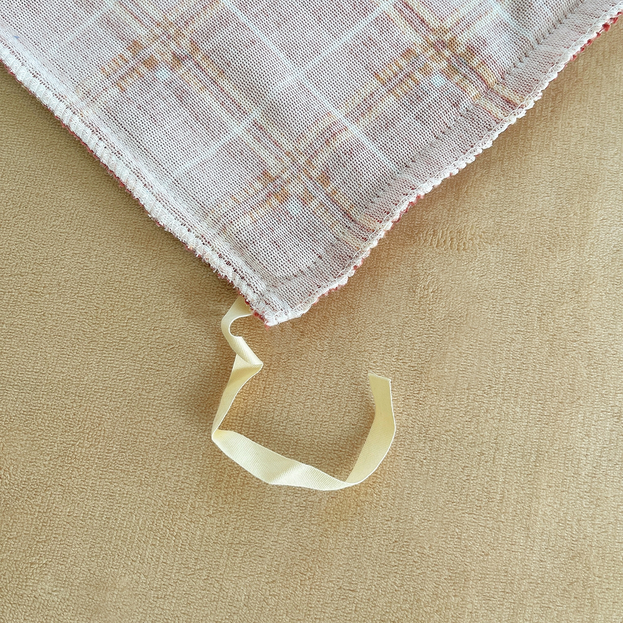 91家纺网 家纺一手货源 找家纺 炫拼家纺 2025新款高克重牛奶绒毛巾绣卡通四件套-可孚系列 可孚-阳光熊猫-红