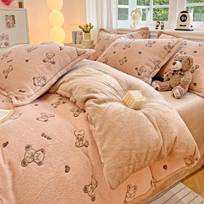 91家纺网 家纺一手货源 找家纺 韩巢家纺 2025新款高克重雪花绒牛奶绒四件套 咖色熊