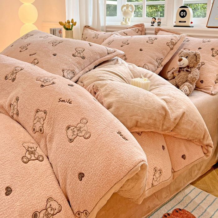 91家纺网 家纺一手货源 找家纺 韩巢家纺 2025新款高克重雪花绒牛奶绒四件套 咖色熊