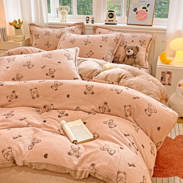 91家纺网 家纺一手货源 找家纺 韩巢家纺 2025新款高克重雪花绒牛奶绒四件套 咖色熊