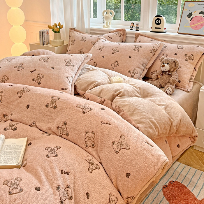 91家纺网 家纺一手货源 找家纺 韩巢家纺 2025新款高克重雪花绒牛奶绒四件套 咖色熊