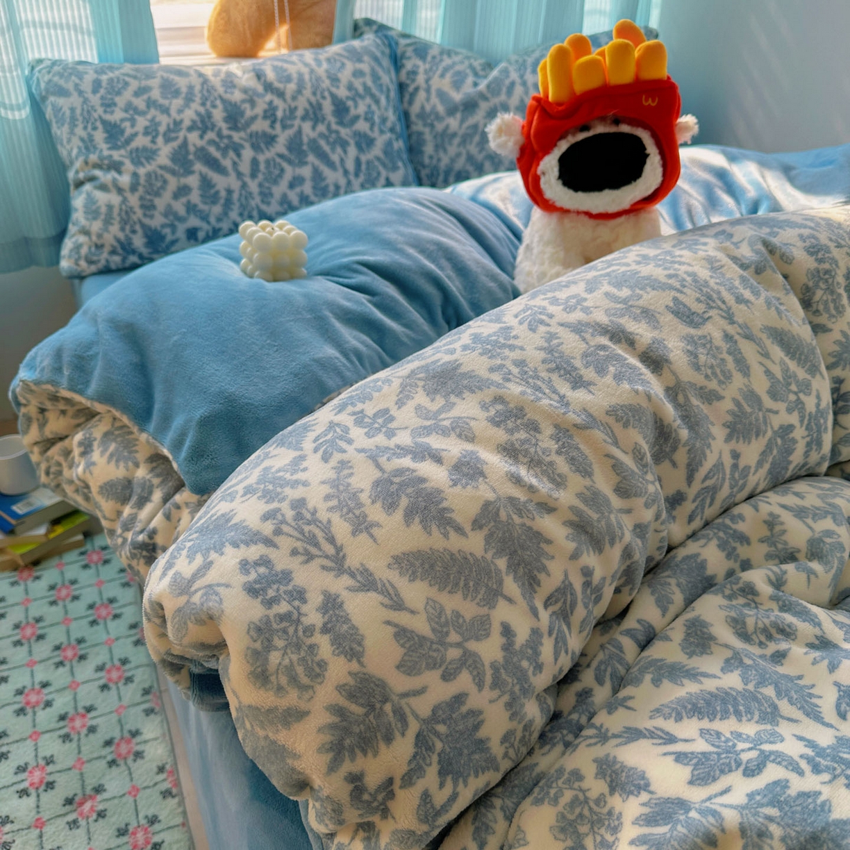 91家纺网 家纺一手货源 找家纺 繁花家居 2025新款小清新180克跑量款牛奶绒三件套四件套 花枝恋蝶