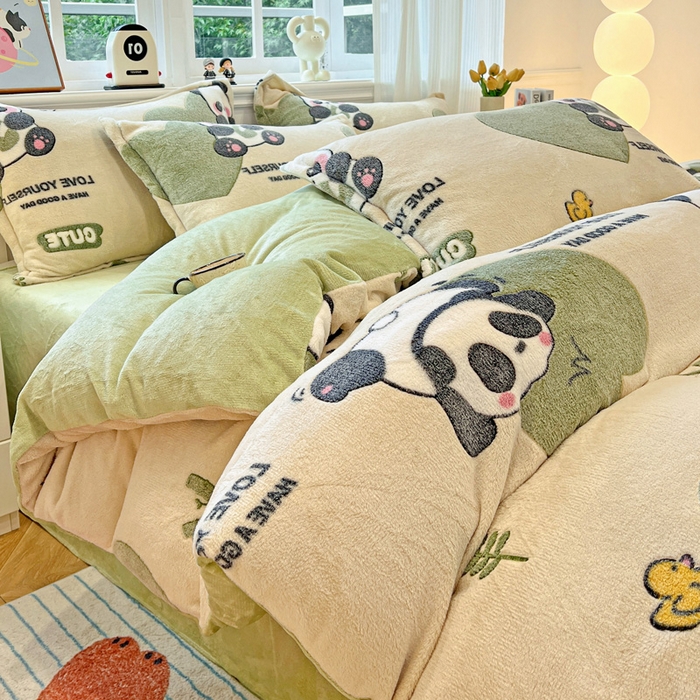 91家纺网 家纺一手货源 找家纺 韩巢家纺 2025新款高克重雪花绒牛奶绒四件套 快乐熊猫