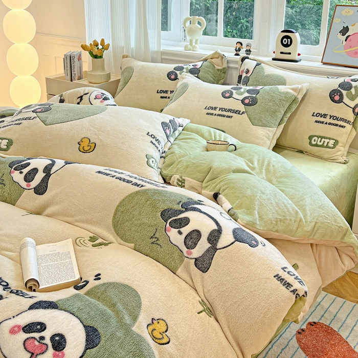 91家纺网 家纺一手货源 找家纺 韩巢家纺 2025新款高克重雪花绒牛奶绒四件套 快乐熊猫